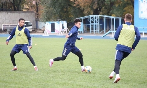 Представлен фоторепортаж с тренировки молодежной сборной Казахстана
