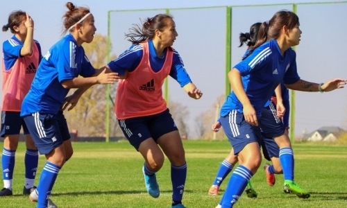 Женская сборная Казахстана представила фото с тренировки перед отъездом в Сербию