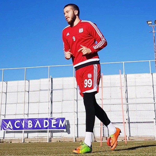 «Шлю привет нашим братьям из Казахстана!». Игравший за «Галатасарай» турецкий форвард рассказал о своих казахских корнях