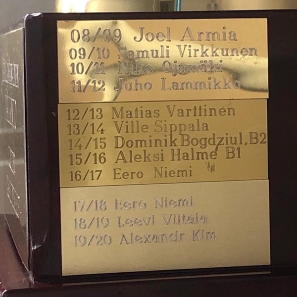 «Мечтаю о многом, но это очень трудный путь». 15-летний бомбардир из Казахстана покоряет хоккейную Финляндию и берет призы за результативность