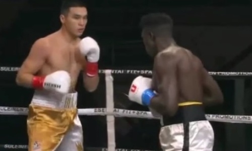 Казахстанец побил экс-чемпиона WBO в главном бою вечера бокса в Атырау