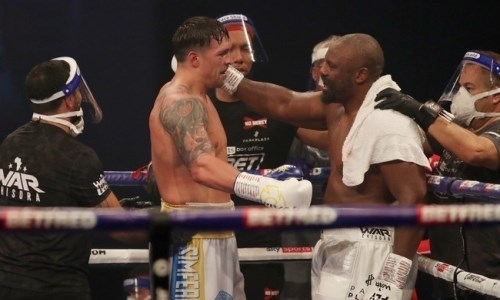 Чисора угостил Усика бургером после боя. Видео