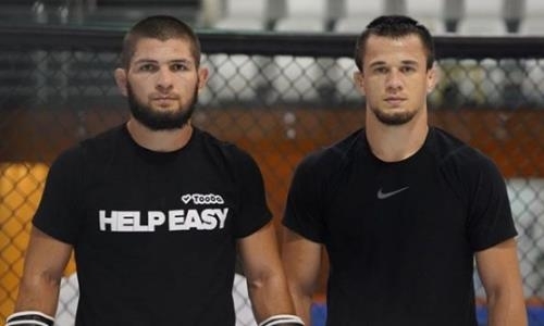 «Очень сильно». Хабиб рассказал и показал, как брат помогал ему готовиться к бою с Гэтжи