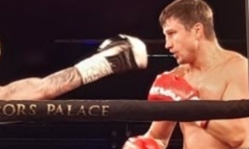 Казахстанский боксер с 13 победами нокаутирован за 30 секунд до конца боя