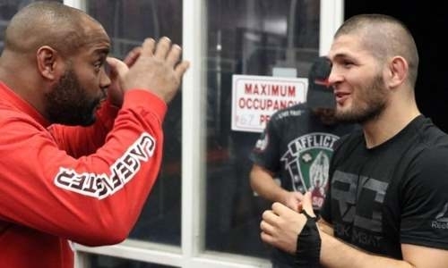 Кормье рассказал, как подшутил над Нурмагомедовым после слов главы UFC о возвращении Хабиба
