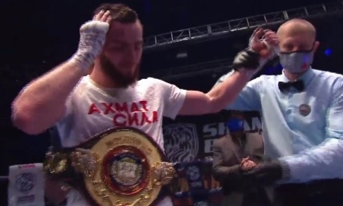 Непобежденный российский боксер стал чемпионом WBA на турнире с участием Шариповой