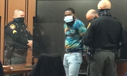 Экс-чемпиона мира в четырех весах посадили в тюрьму за неуважение к суду