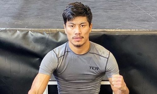 У непобежденного чемпиона WBC из Казахстана сорвался бой в Англии