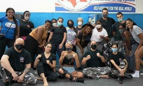 Первая казахстанка в UFC продолжает повышать навыки самообороны