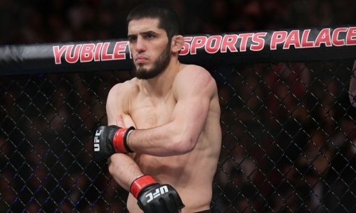 «Как плитой накрывает». Махачев рассказал о спаррингах с Нурмагомедовым