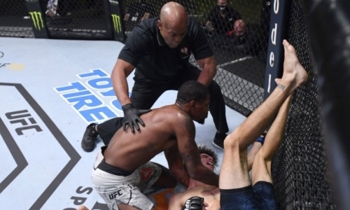 Американский файтер эффектным броском нокаутировал «Плохого парня» в UFC. Видео