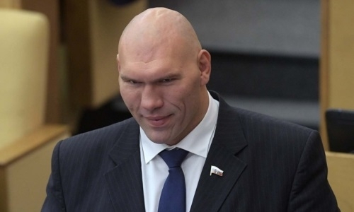 Валуев отреагировал на предложение присвоить звание «Героя России» Нурмагомедову