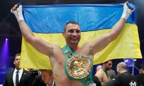 «Я бы не смог с ним дружить». Тактаров вспомнил тренировки с Виталием Кличко и назвал причину его поражения Льюису