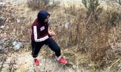 Чемпион WBC, WBA и WBO из Казахстана показал видео с пробежки в горах