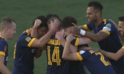 «Кайрат» упустил победу ведя 2:0 в матче КПЛ с курьезным голом капитана. Видео