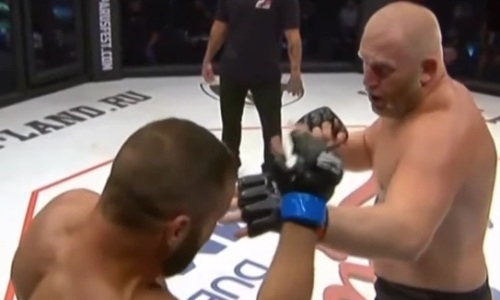 40-летний Сергей Харитонов нокаутировал «Спартанца» с 21 победой в первом раунде. Видео