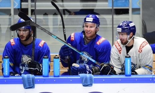 «Барыс» анонсировал возвращение своего хоккеиста после травмы и дебют новичков в КХЛ