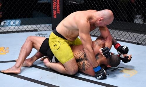 Видео полного боя UFC Тиаго Сантос — Гловер Тейшейра с сенсационным досрочным исходом