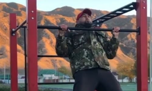 Казахстанский обладатель титулов WBC, WBA и WBO удивил подписчиков тяжелыми тренировками в горах. Видео