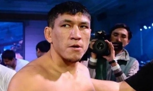 Чемпион UFC избежал боя с Куатом Хамитовым