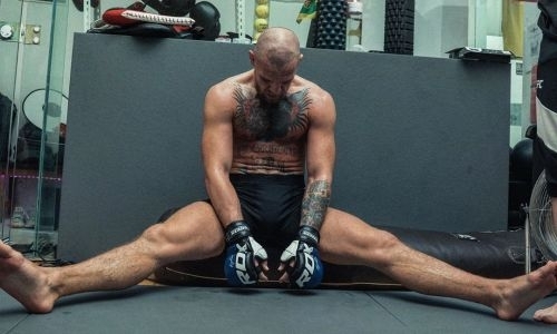 «Лысый умеет боксировать». Конор Макгрегор показал свою новую причёску