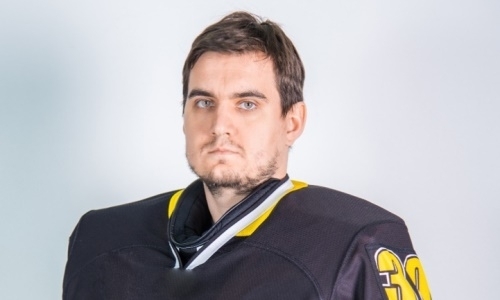 Вратарь «Сарыарки» продолжит карьеру в ВХЛ