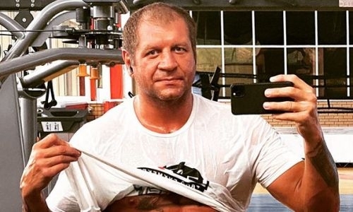 «Опять пьяный?». Пользователи высмеяли новый пост Александра Емельяненко