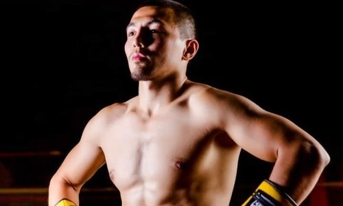 «Стать непобежденным и бесспорным чемпионом мира». Казахстанский боксер намерен собрать все пояса