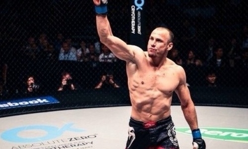 «Физкультурник на пенсии». Казахстанский боец MMA поставил российского файтера в безвыходное положение своим дерзким ответом