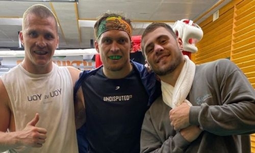 «Я очень громко всхрапнул». Усик отправил спарринг-партнера в «стоячий нокдаун». Видео