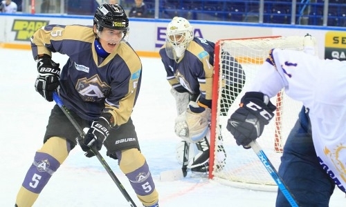 Стало известно о состоянии хоккеиста, потерявшего сознание во время матча чемпионата Казахстана