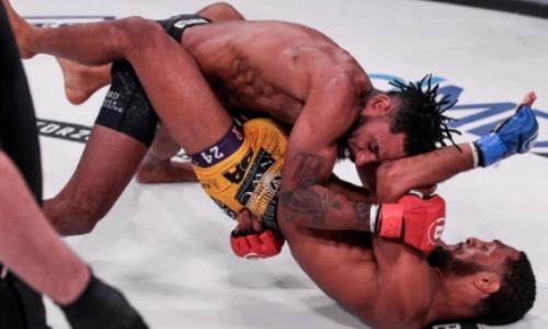 Главный бой турнира Bellator закончился на второй минуте после эффектного приема. Видео