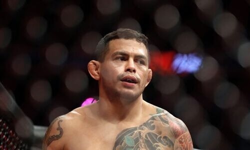 Стали известны сроки проведения поединка казахского бойца с топовым файтером UFC