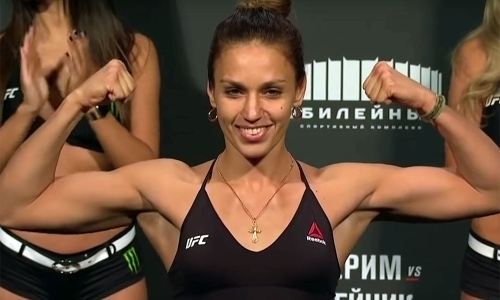 Антонина Шевченко получила бонус за выступление вечера на турнире UFC 255. Известна сумма