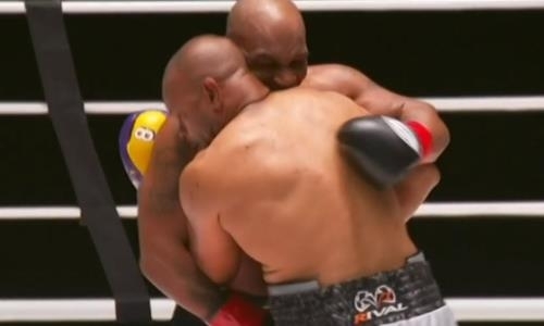 Видео полного боя Майк Тайсон — Рой Джонс-младший на «Битве легенд»