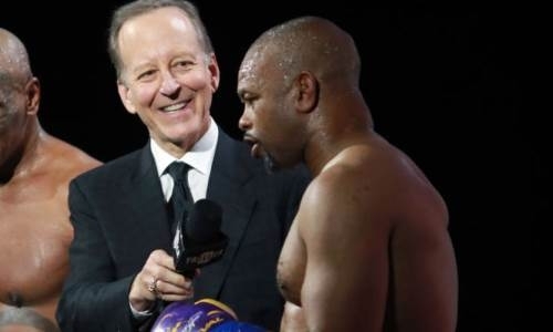 Джонс почтил память Коби Брайанта в бою с Тайсоном. Фото