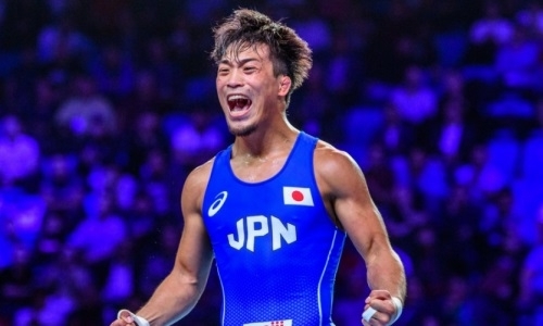 Выигравший чемпионат мира в Казахстане борец дебютирует в ММА