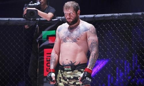 Александр Емельяненко показал свое детское фото