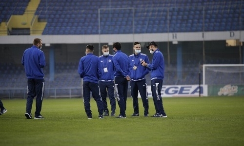Сборная Казахстана показала фото с прибытия на стадион для товарищеского матча с Черногорией
