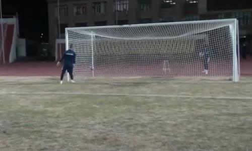 Вратари молодежной сборной Казахстана провели эмоциональное состязание. Видео