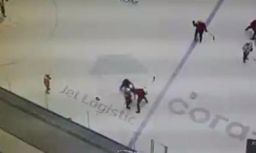 Появилось видео драки хоккеистов «Барыса» на тренировке