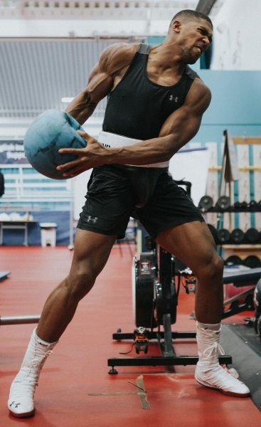 Энтони Джошуа продемонстрировал нынешнюю физическую форму. Фото