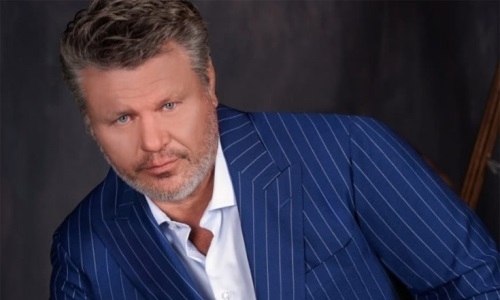 Олег Тактаров показал фото с голливудским актером. Гарик Харламов отреагировал