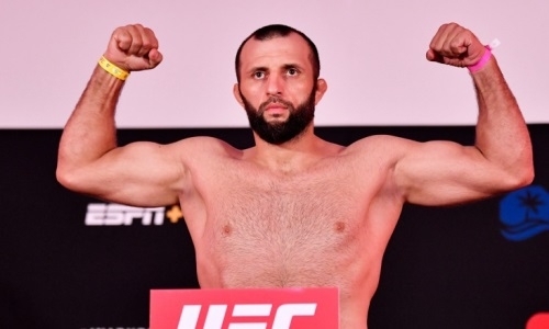 Человека, подравшегося с российским бойцом UFC на свадьбе, избили. Он попал в больницу