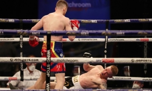 «Ирландский GGG» дважды уронил и нокаутировал непобежденного боксера в первом раунде. Видео