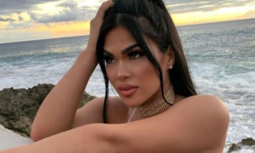 Горячая красотка из UFC вышла на улицы города в откровенном наряде. Фото