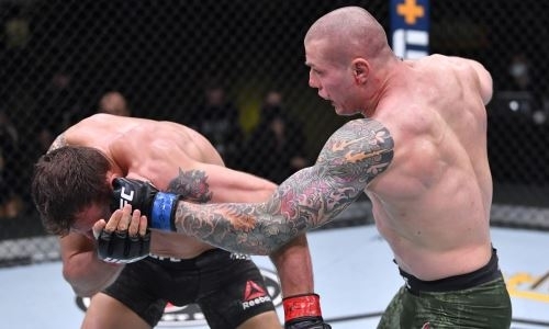 «Сломаны палец и глазница». Шведский файтер показал лицо после главного боя турнира UFC. Фото