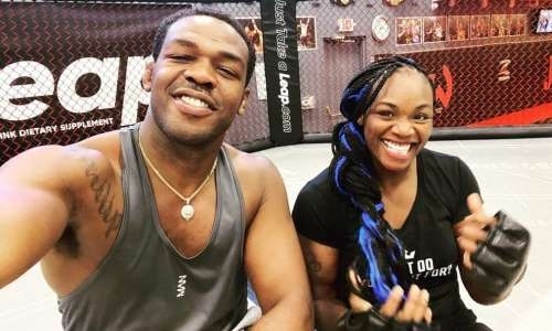 Джон Джонс потренировал бросавшую вызов Головкину чемпионку мира. Макгрегор отреагировал. Видео