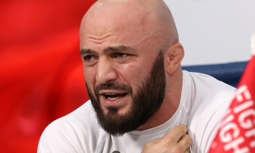 «Что ты нюни распустил?! Не веди себя как истеричка!» Исмаилов дерзко ответил Минееву