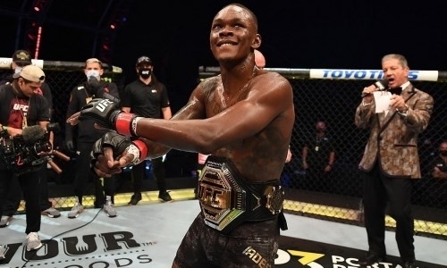 «Я был удивлен». Чемпион UFC Исраэль Адесанья получил новый пояс. Фото